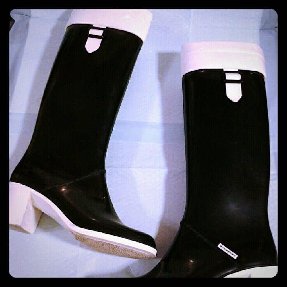 Burberry  rain boot